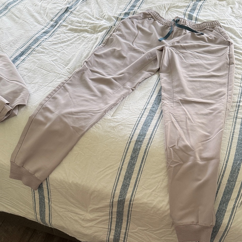 Figs Men's Scrub Joggers in Slate